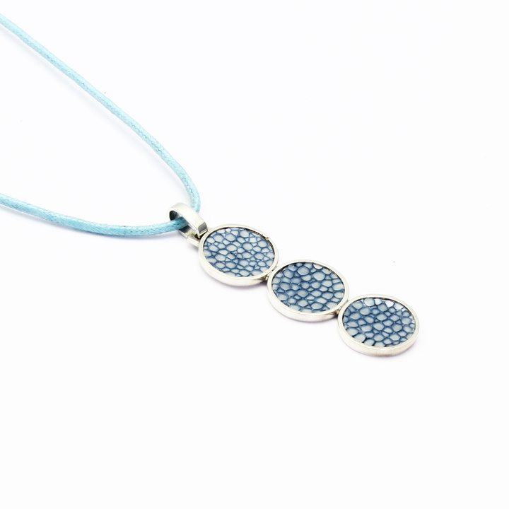 Collier cordon Trio galuchat bleu