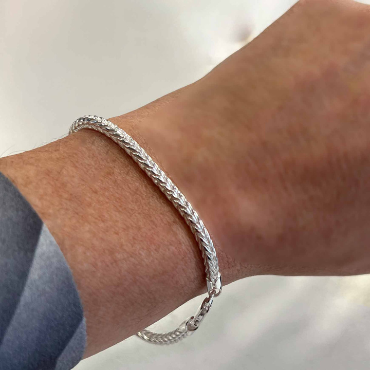 1. Support : bracelet sur chaîne argent massif maille classique