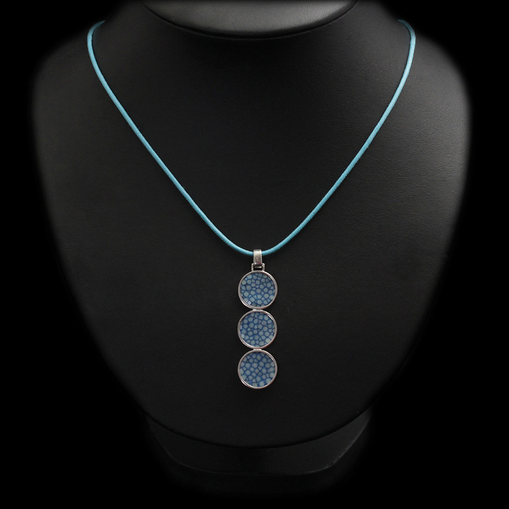 Collier cordon Trio galuchat bleu